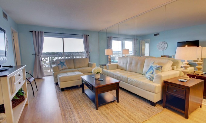 Fort Walton Beach Condo | El Matador 561 - FREE TICKETS! Your stay includes free tickets to many area attractions!
