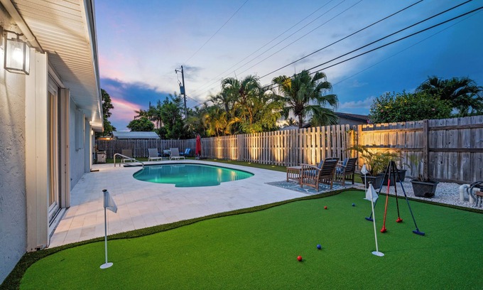 Lake Worth House | Elegant Heated Pool Oasis - King Suite - Minutes to the Beach - Mini Golf