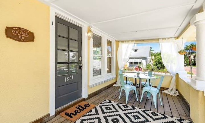 West Palm Beach Apartment | Enjoy a historic Florida cottage near Intracoasta