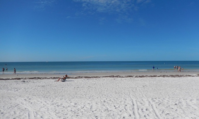 Indian Rocks Beach House | Enjoy Sunsets at Fully Equipped 3BR Beach House! π