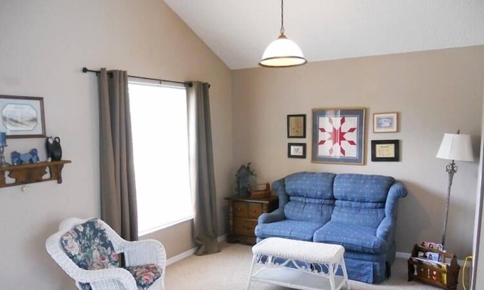 Lindfields House | Enjoy the Sun by the pool in Linfields 4BR/2.5 BA by RedAwning