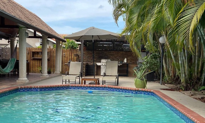 Kendale Lakes House | Entire home with HEATED POOL