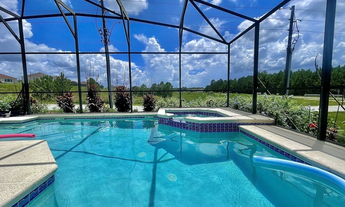 Calabay Parc Villa | EPIC/DISNEY 20-30MIN - SOUTH-FACING POOL/SPA - HUGE 2800sqft 5BED - GAMES ROOM