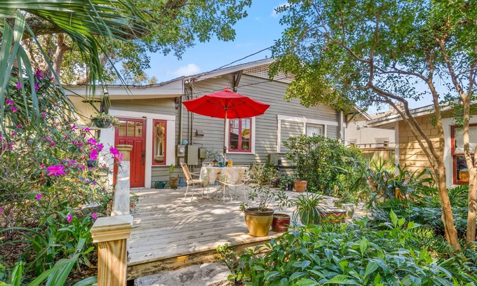 Seminole Heights House | EREHWON RETREAT BUNGALOW ❤️⚡ REFINEMENT & COMFORT