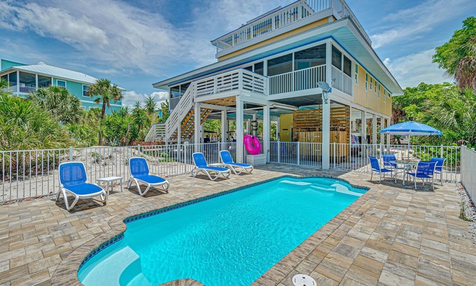 North Captiva House | Escape To Paradise - Breathtaking Views- Pool-Steps to the beach - 2 Golf Carts!