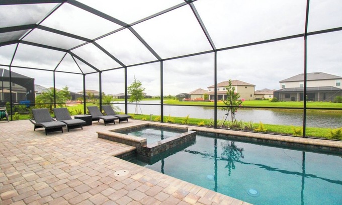 Braden River House | Exquisite waterfront 3BR pool home in Lorraine Lakes - Grand Getaway