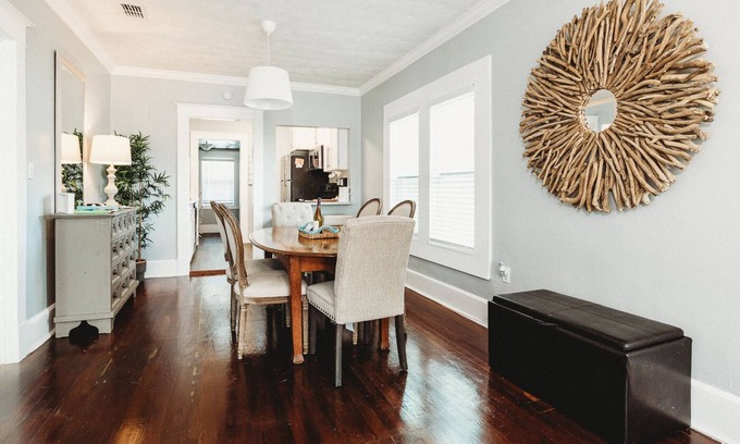 Historic Uptown House | Fall Getaway Deals! Quaint Historic Upstairs Apartment in downtown St Pete