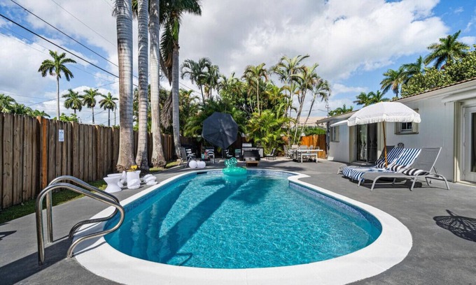 Hollywood Lakes House | Family Fun Villa | Heated Pool | Arcade & Ping Pong | BBQ | Near Hollywood Beach