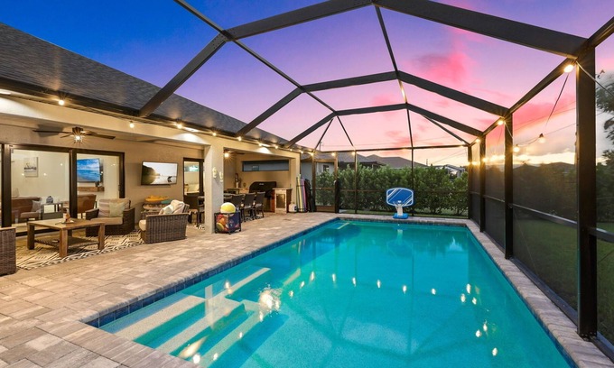 Mariner House | Family Oasis! Beaches,Heated Pool, outdoor kitchen, game room, fire pit