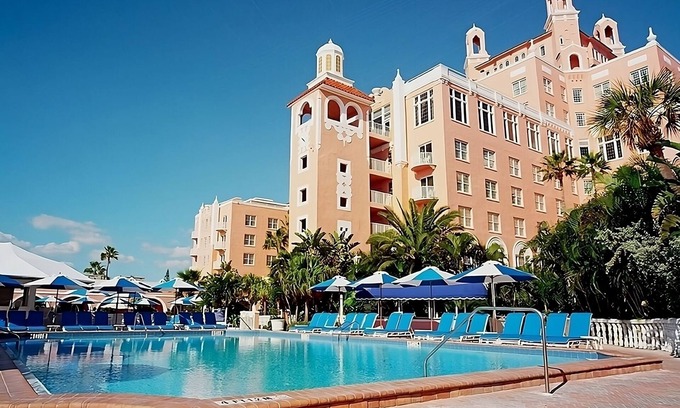 Pass-a-Grille House | Fantastic Views! 3 Family-friendly Rooms with Beach Access! Outdoor Pool