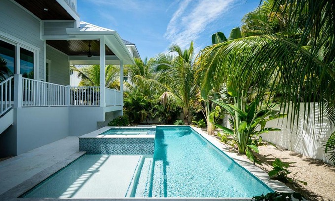 Holmes Beach House | Feelin' Beachy by AMI Locals
