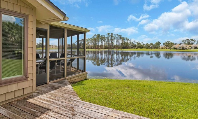 Sawgrass Condo | Fishermans View - Lakefront and golf course views await your arrival