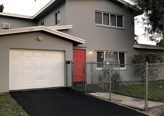 Coral Ridge Isles House | Fort Lauderdale - Private Property, Close to the beach!