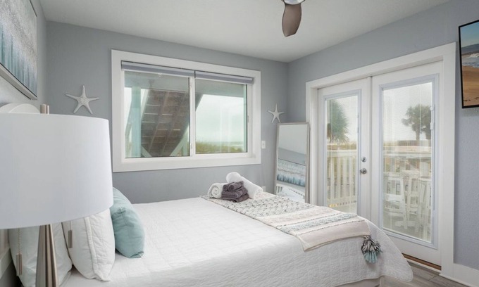 Jacksonville Apartment | Front Bottom | Oceanfront steps from the sand!