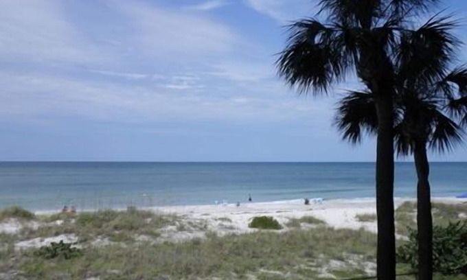 Indian Rocks Beach Condo | Full Beach Front South Corner Condo with Heated Pool, Spa & Tennis Court 2/2