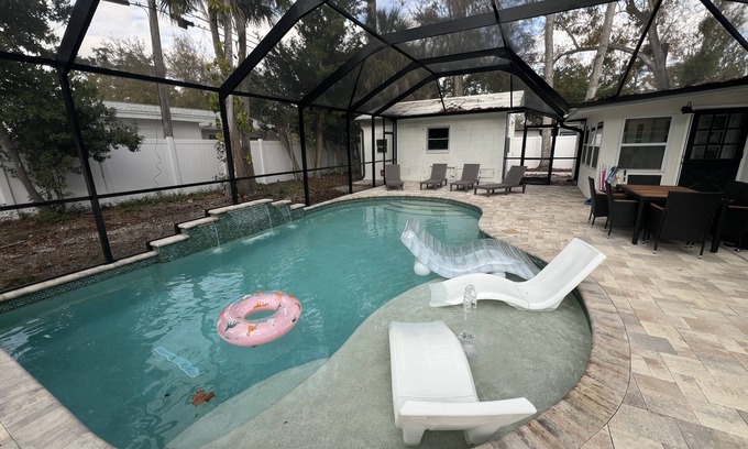 St. Petersburg - Clearwater House | Fully Renovated home with POOL- 6 minutes to beach