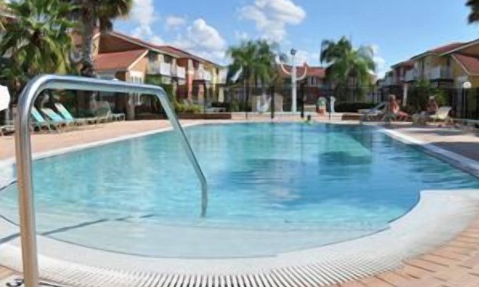 Lake Berkley House | Gated Community, private pool and only 10min to Disney!!