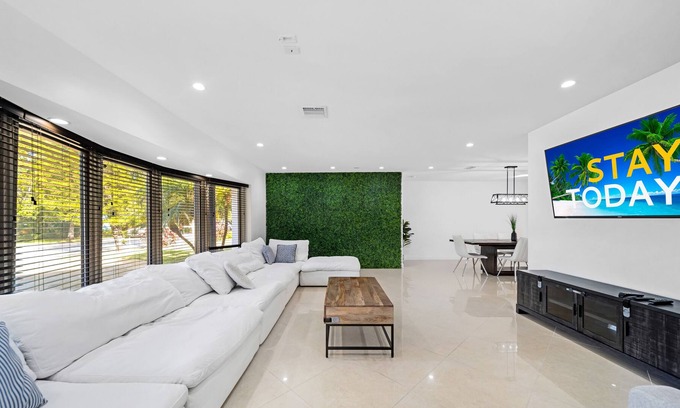 South Lake Villa | ★★★★★GORGEOUS 7BD/5BA MANSION. SAUNA/POOL/BILLIARD. CLOSE TO HOLLYWOOD BEACH!