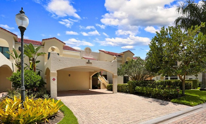 Pelican Bay Condo | Gorgeous Condo in Pelican Bay