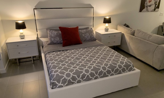 Town Square Apartment | Gorgeous modern apartment in the heart of Miami