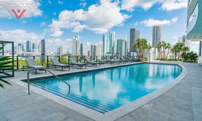 Town Square Apartment | Great 2bed/2bath in Miami! Million Dollar views!