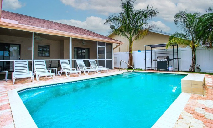 Dania Beach House | Great Location, Spacious & Elegant 4BR Home,Heated Pool, Close to Beach & Casino