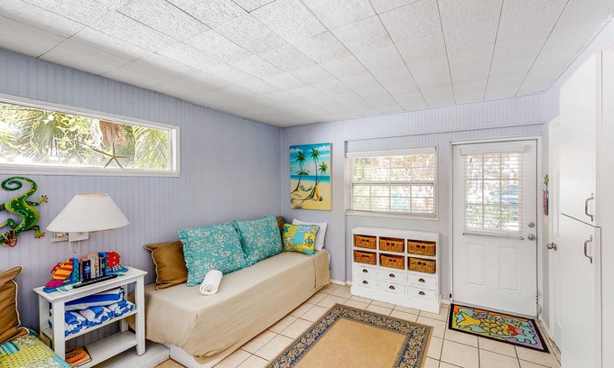 Anna Maria Apartment | Ground-floor duplex with fast WiFi, central AC & grill