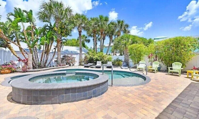 New Smyrna Beach House | Group Vacation in NSB - 16 people in One Location!