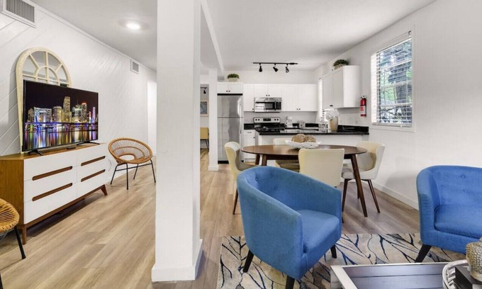 Northeast Coconut Grove Condo | Grove Apartment 1A | 2BD Close to Brickell W/ Pool