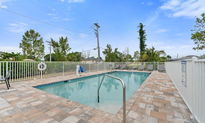 Yacht Club Condo | Gulf Access with Boat Slip, Heated Saltwater Pool - Bacino Vistas #206 + #208 - Roelens