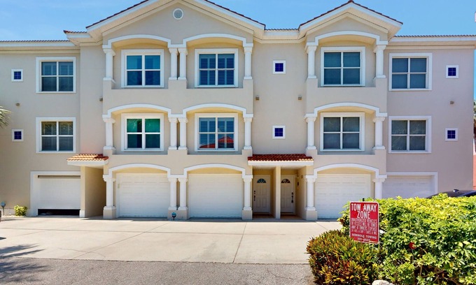 Indian Shores House | Gulf-front townhome right on the beach with pool & balcony - snowbird-friendly
