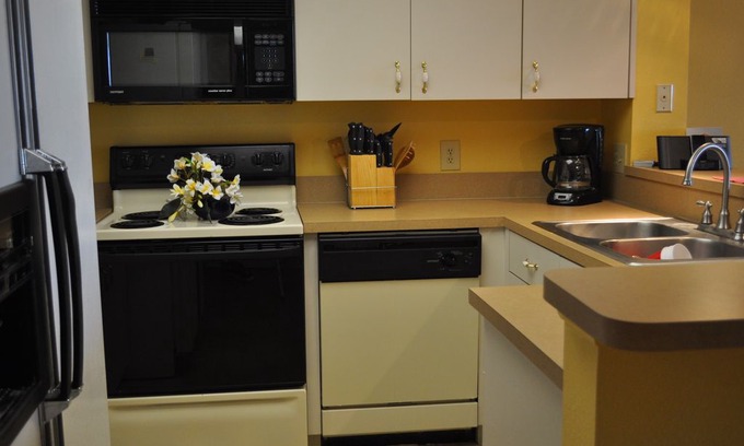 Hudson Apartment | Gulf Island Beach and Tennis Club, unit 1-109