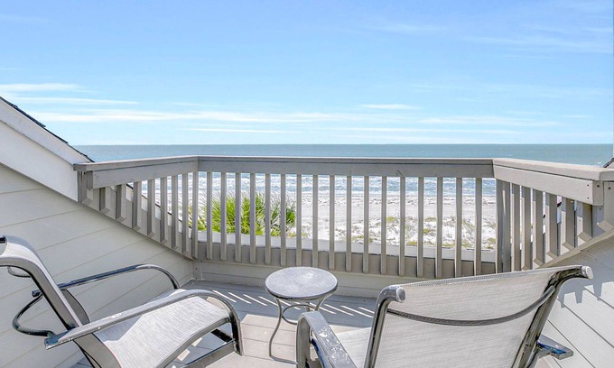 Indian Shores House | Gulf view retreat with private access to indian rocks beach & free WiFi