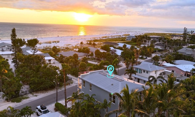 Whitney Beach House | Gulf Views 🌊 | Elevator 🏡 | 50 Yards to Beach 🌴| Heated Pool & Spa 🌅Sunsets
