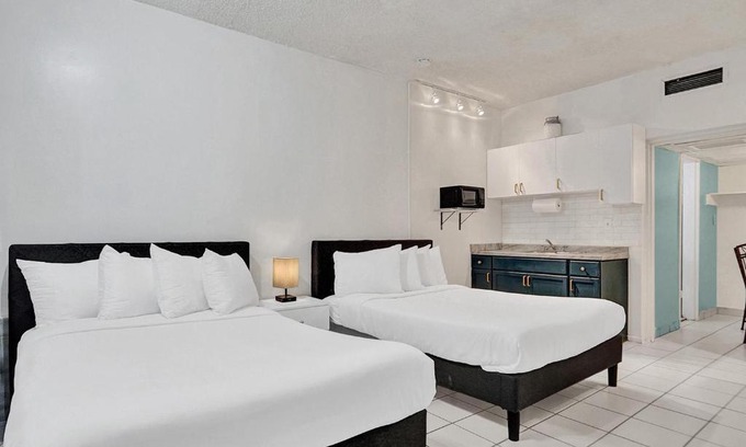 Hallandale Beach Apartment | Hallandale Beach Pool Hollywood North Beach Park