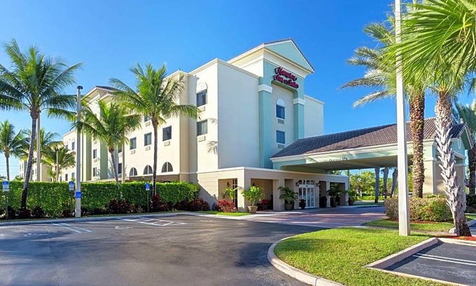 Wellington Hotel | Hampton Inn & Suites Wellington
