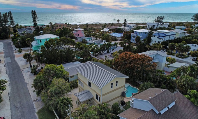 Anna Maria House | Hear The Surf/Feel The Breeze. skip to beach!nLocated on Anna Maria Island