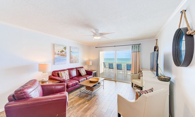 North Redington Beach Apartment | Hear The Waves! 3/3, Heated Pool & Hot Tub - 305