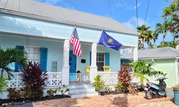 Historic Seaport House | Heart of Old Town on QUIET Peacon Lane. Historic Seaport. Duval St. PETS WELCOME