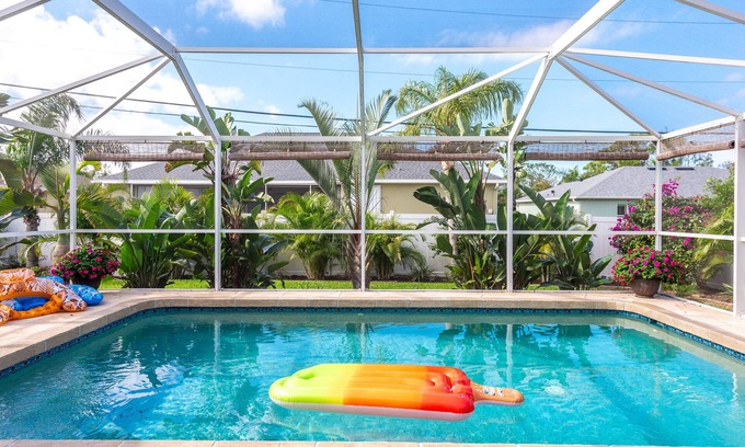 Englewood East House | -Heated Pool-Arcade/Games-Bar-Fenced Yard-BBQ-6 Mi to Beach-