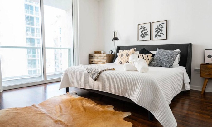 Downtown Miami Apartment | High-end & Chic in DWTN Miami 1BR Bayside Condo close to FTX Arena