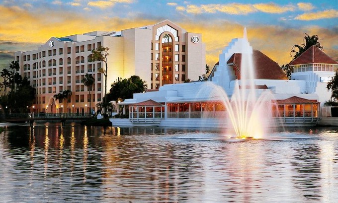 Boca Raton Hotel | Hilton Boca Raton Suites