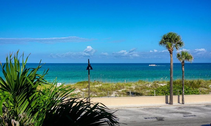 Pass-a-Grille Historic District Apartment | Historic Pass-A-Grille Beach Club Gulf Way 701-5