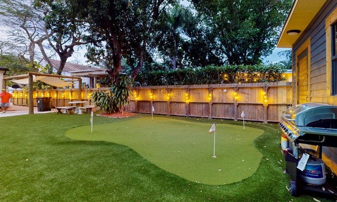 Poinciana Park House | Historic charmer with mini golf course, sauna & ping-pong