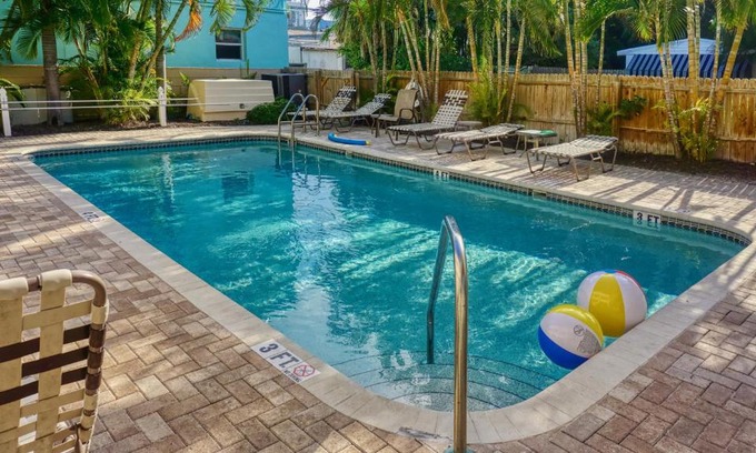 Pass-a-Grille Historic District House | Historic Pass-A-Grille Beach Club Gulf Way 701-8