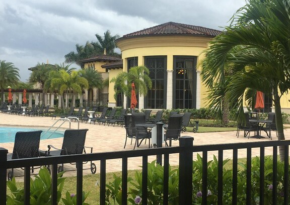 Gran Paradiso Condo | Holiday minutes from the world famous Gulf Coast