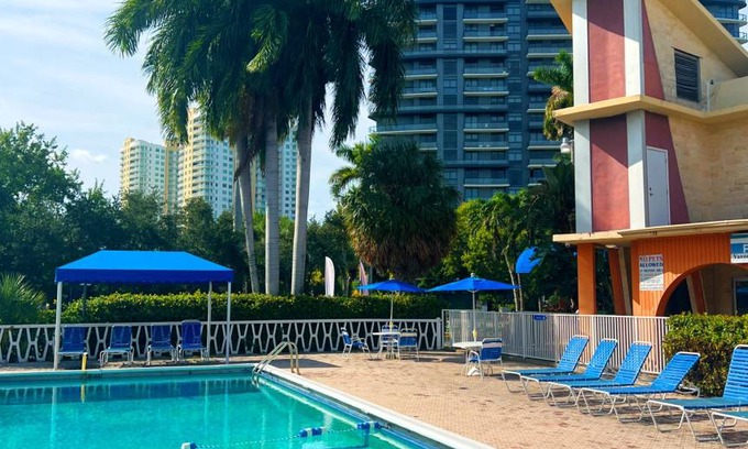 Hallandale Beach Hostel | Hostel ∙ 12 guests