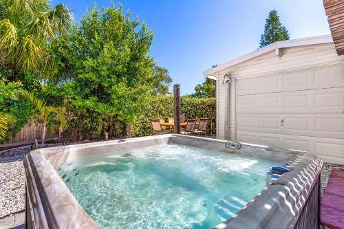 Downtown Dunedin House | House ∙ 2 bedrooms ∙ 4 guests