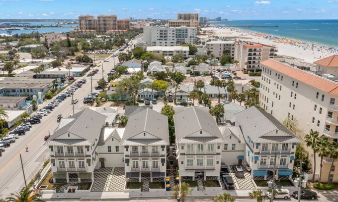 Clearwater Beach House | House ∙ 24 bedrooms ∙ 56 guests