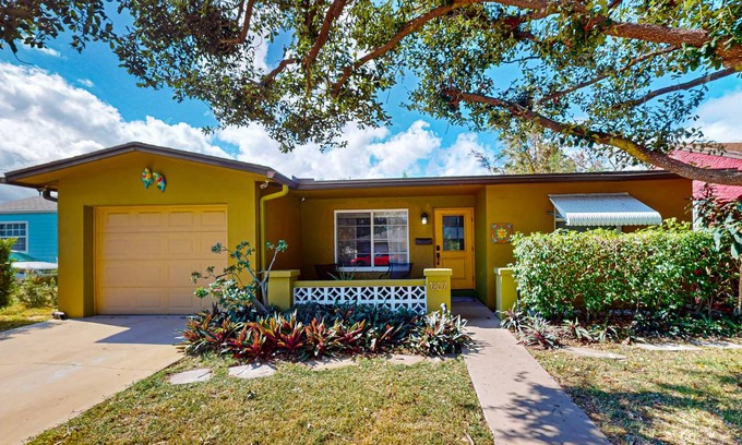 Parrot Cove House | House ∙ 3 bedrooms ∙ 6 guests